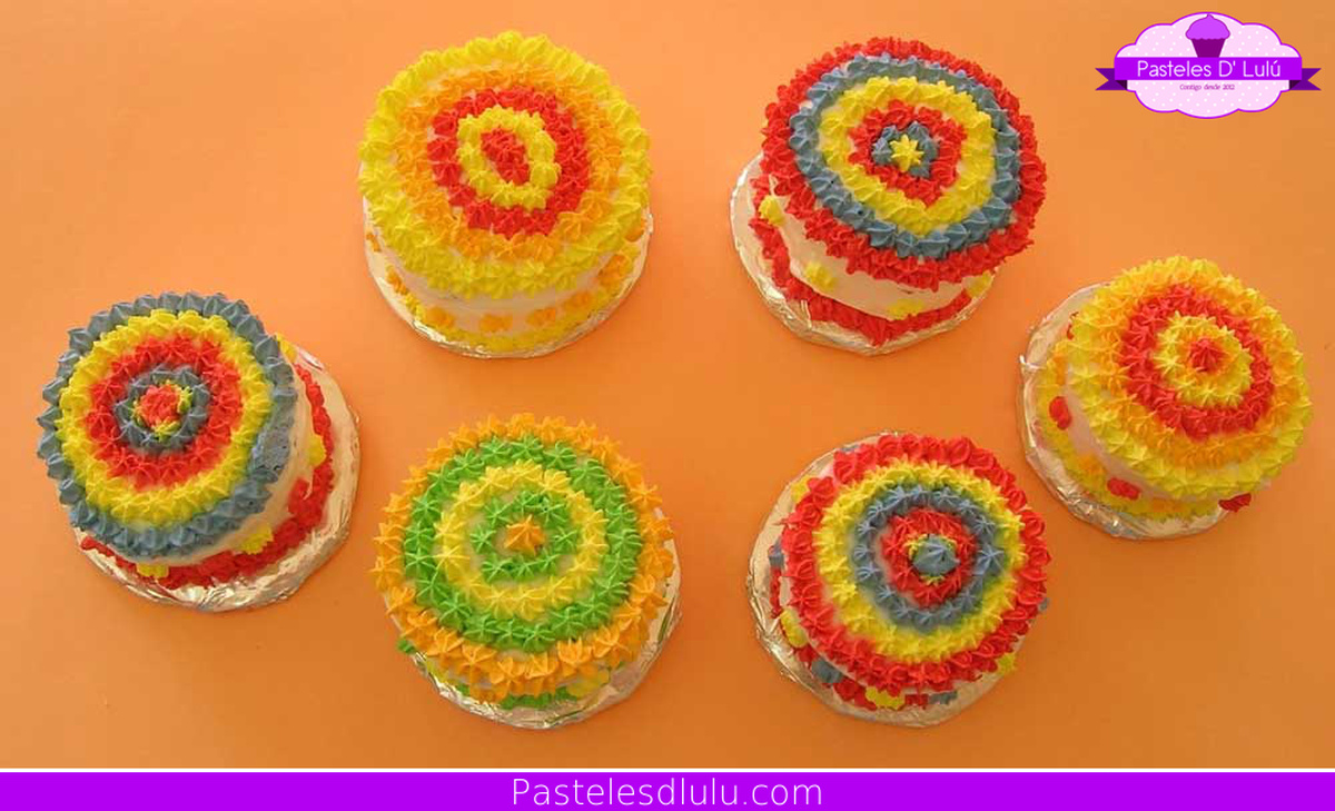 Mini Party Cakes sorted like a smile